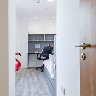 Sky View En Suite - Image 7